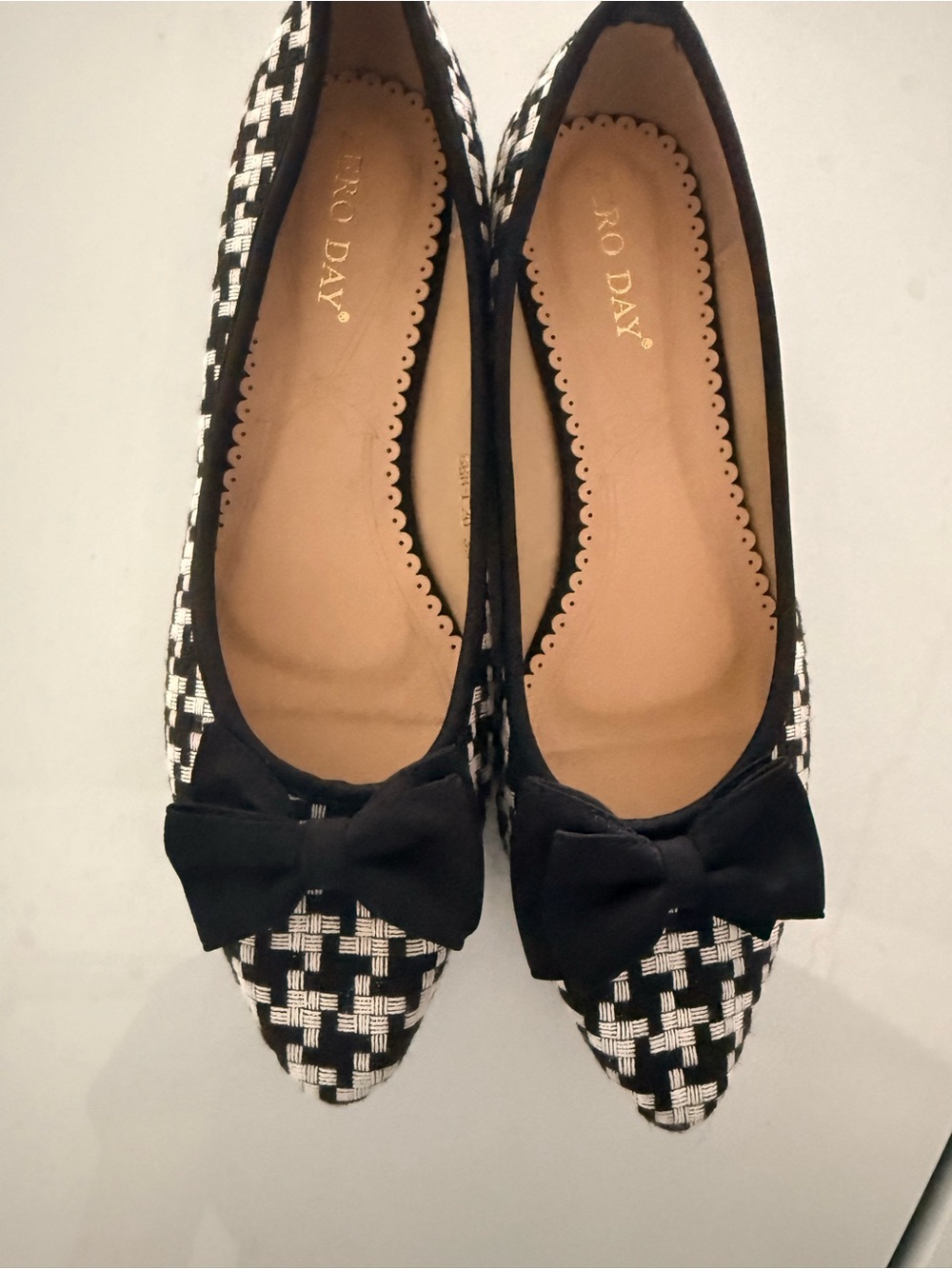Women’s Black & White Bow Pointed Flats worn once